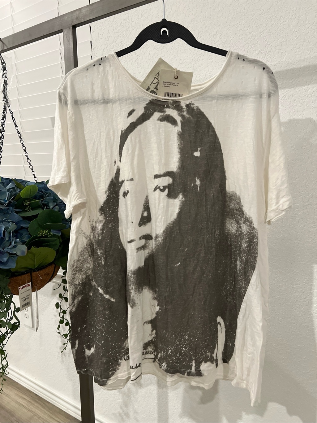 Magnolia Pearl White Short-Sleeve Tee With Gray Portrait Print